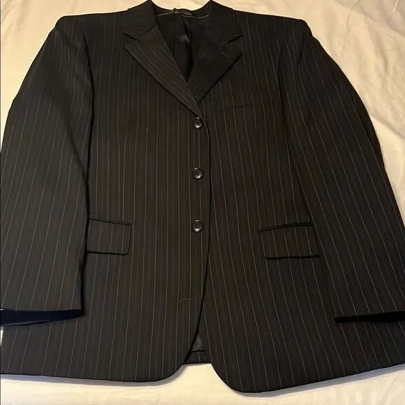 Allyn Saint George Gray Pinstripe Men’s Suit - Picture 4 of 9